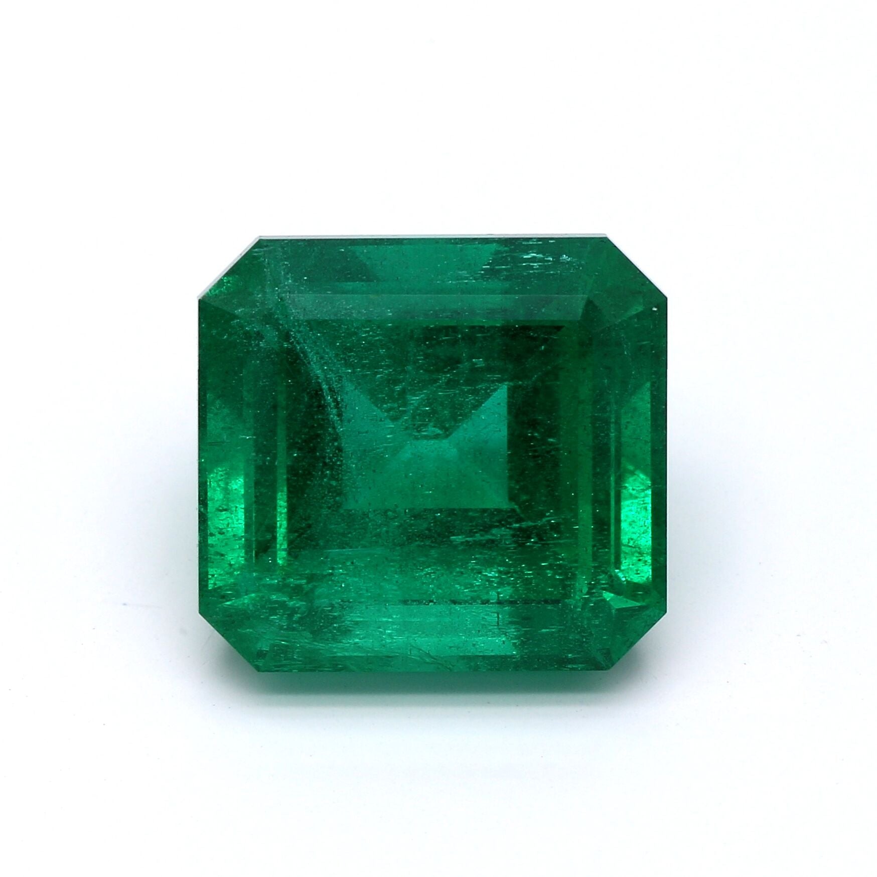5.47 ct. Emerald AGL Minor